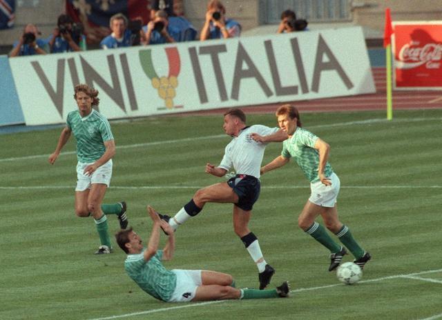 他在赛后采 他在赛后采