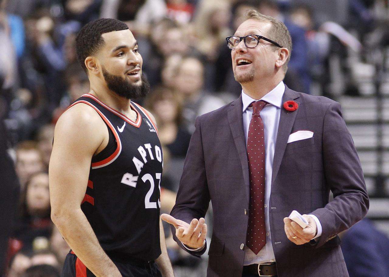 一群默默奉 一群默默奉